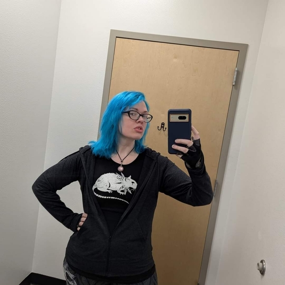 Meet your Posher, Andi - Picture 1 of 1